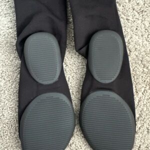 YZY PODS US Size 1 Never Worn New